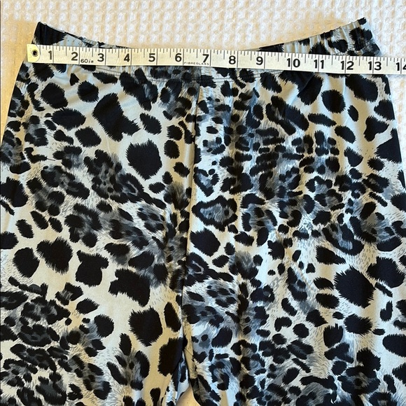 NEW! Leopard Print Women’s Bike Shorts Size X-LARGE Gray Black - Picture 5 of 8